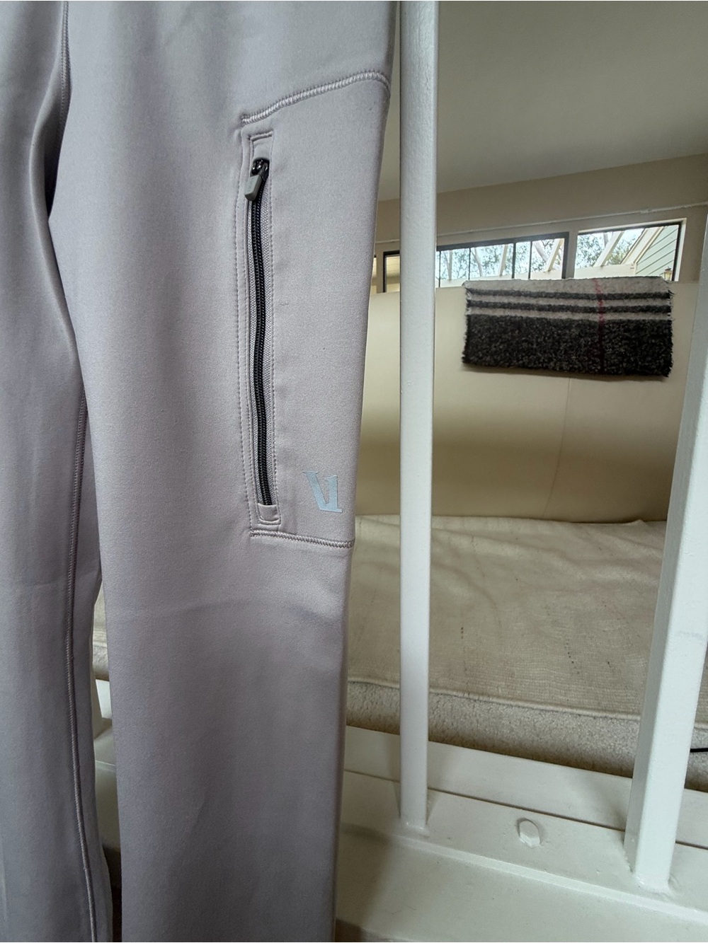 Vuori Evolve Zipped Legging Gray Small